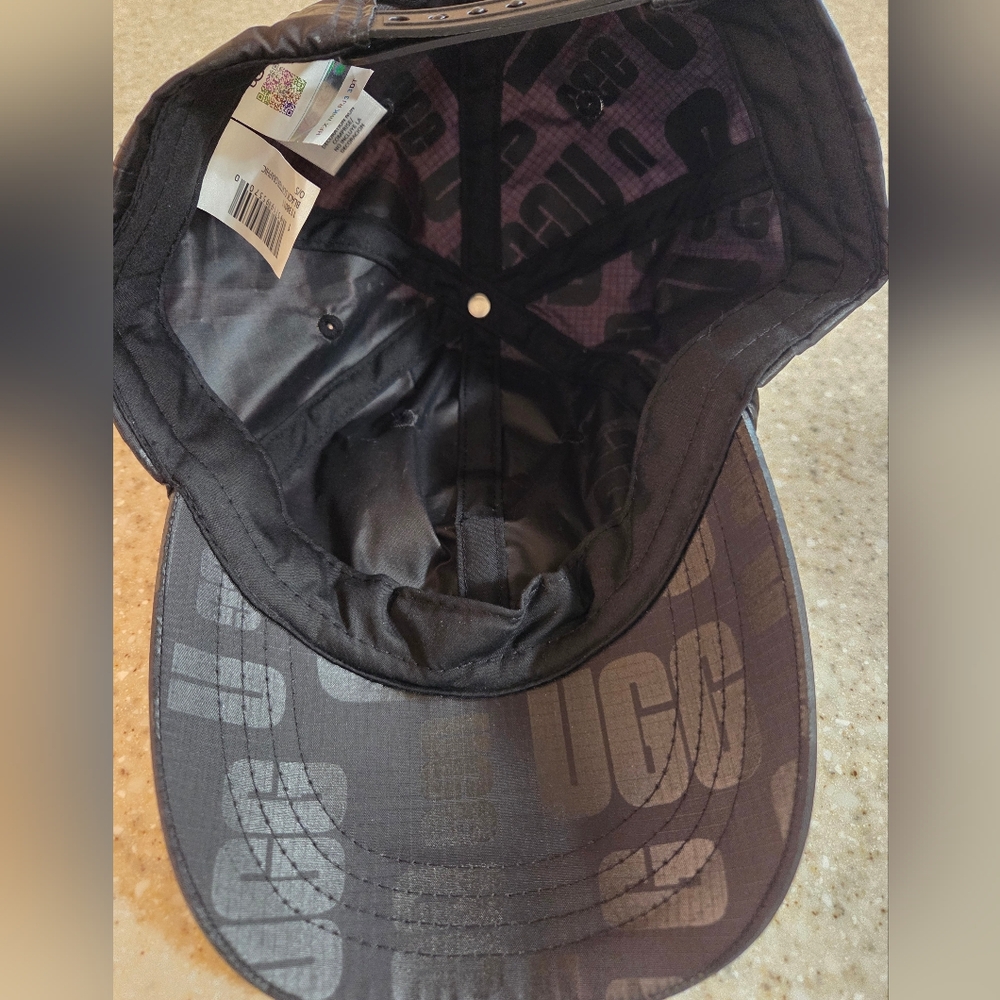 Ugg Black Cap With Subtle Pattern - image 2